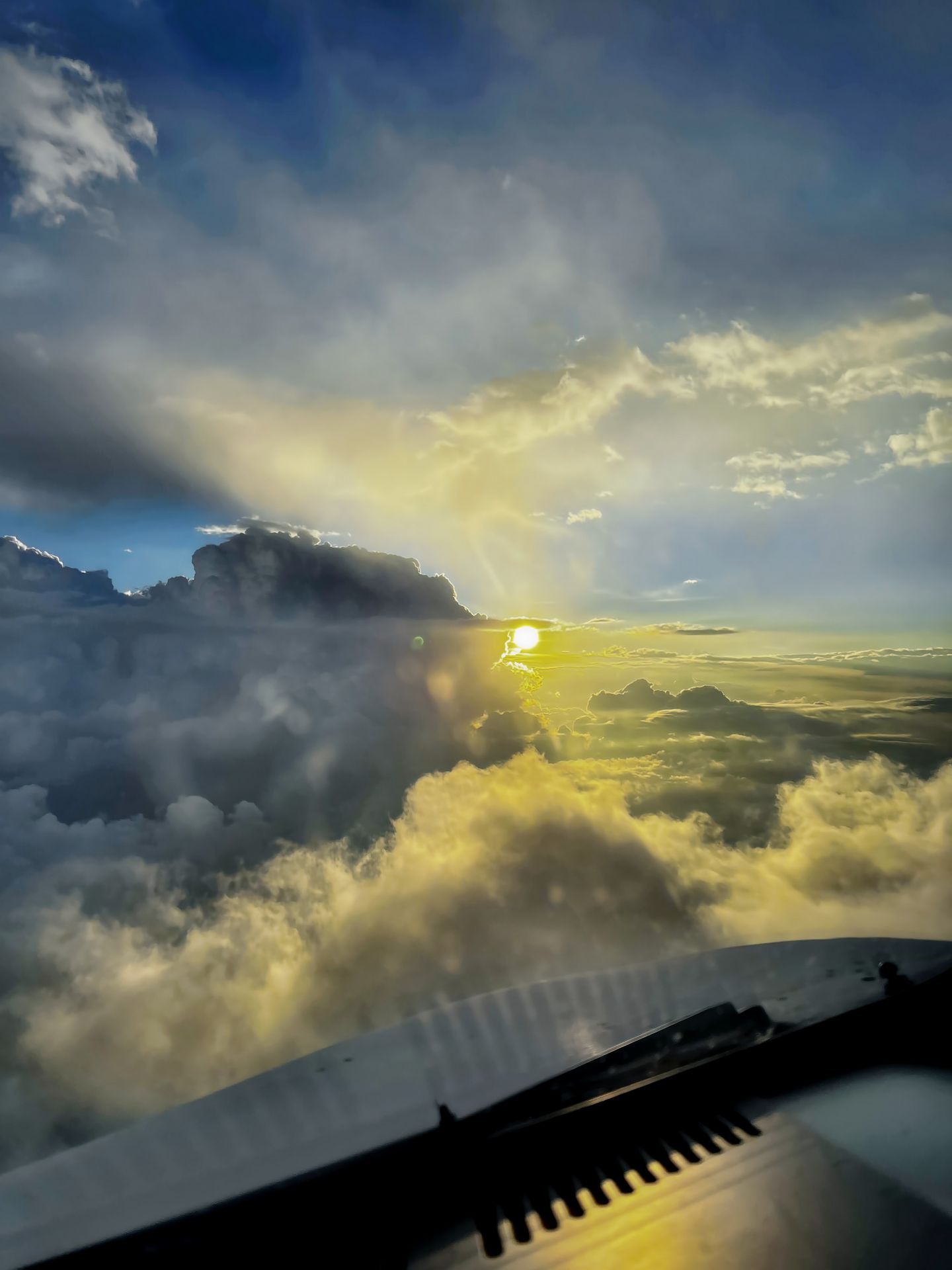 Atardecer entre nubes